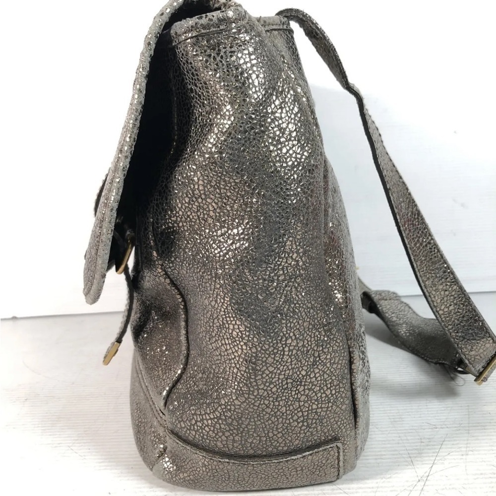 YVES SAINT LAURENT
Leather Medium Besace Flap metallic silver - Picture 5 of 11